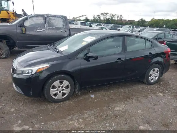 3KPFK4A77HE078785 2017 KIA FORTE - Image 2