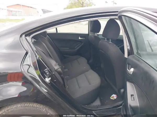3KPFK4A77HE078785 2017 KIA FORTE - Image 8