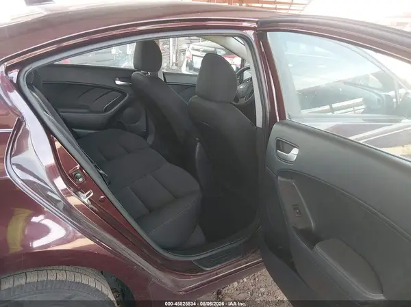 3KPFK4A77HE081671 2017 KIA FORTE - Image 8