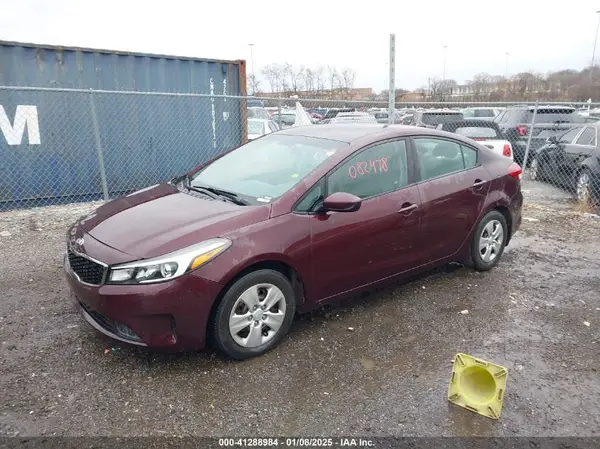 3KPFK4A77HE082478 2017 KIA FORTE - Image 2