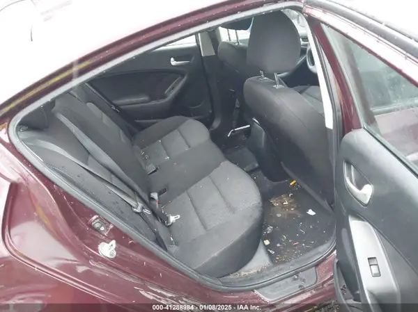 3KPFK4A77HE082478 2017 KIA FORTE - Image 8