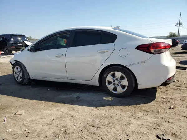 3KPFK4A77HE083422 2017 KIA FORTE - Image 2