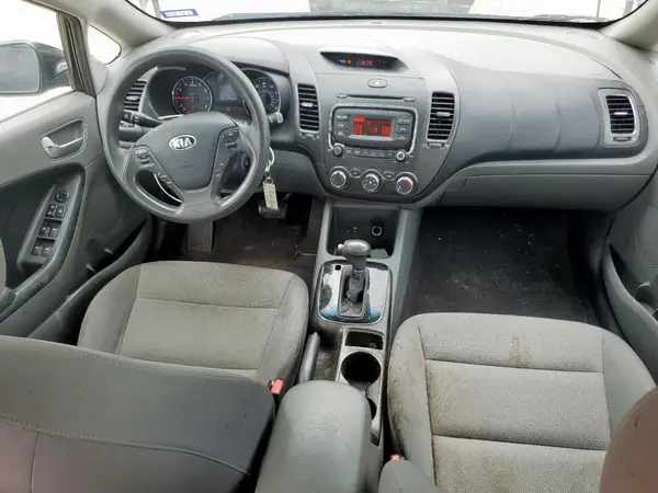 3KPFK4A77HE084151 2017 KIA FORTE - Image 8