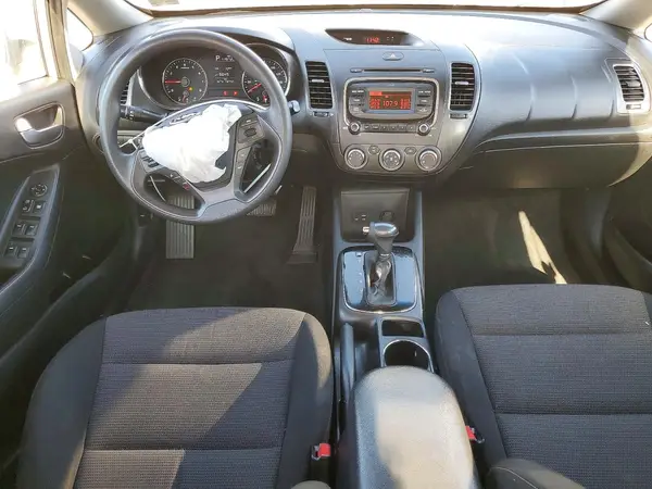 3KPFK4A77HE084179 2017 KIA FORTE - Image 8