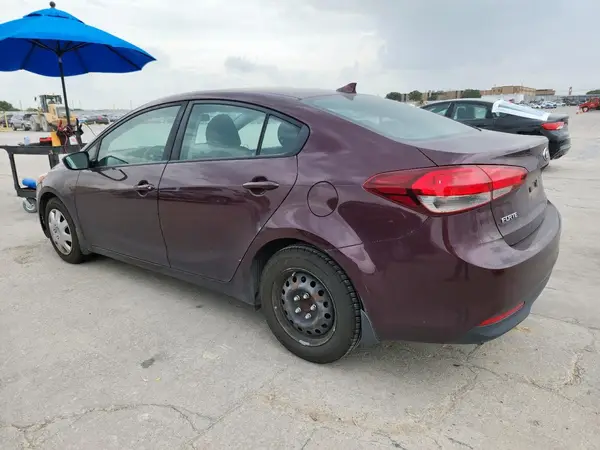 3KPFK4A77HE084425 2017 KIA FORTE - Image 2