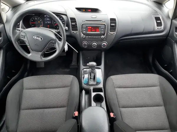3KPFK4A77HE085395 2017 KIA FORTE - Image 8