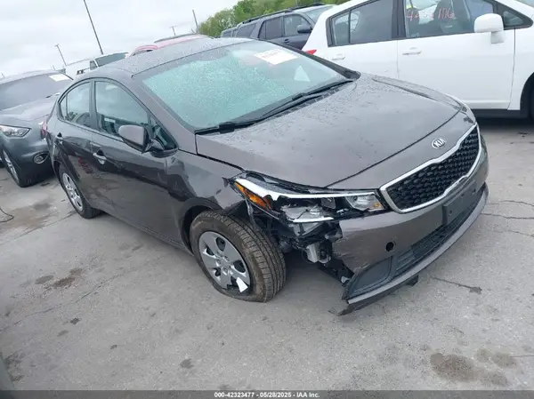 3KPFK4A77HE086630 2017 KIA FORTE - Image 1