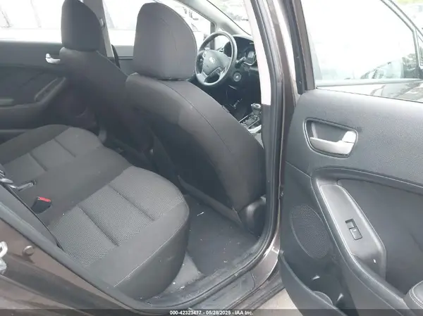 3KPFK4A77HE086630 2017 KIA FORTE - Image 8