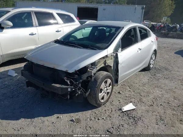 3KPFK4A77HE089978 2017 KIA FORTE - Image 2