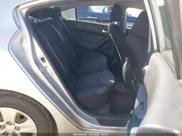 3KPFK4A77HE089978 2017 KIA FORTE - Image 8