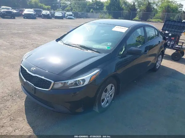 3KPFK4A77HE090144 2017 KIA FORTE - Image 2