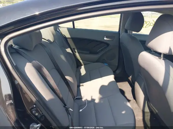 3KPFK4A77HE090144 2017 KIA FORTE - Image 8