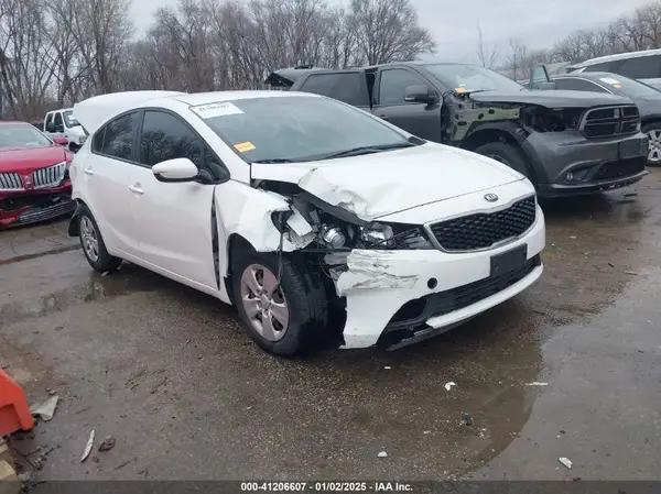 3KPFK4A77HE090466 2017 KIA FORTE - Image 1