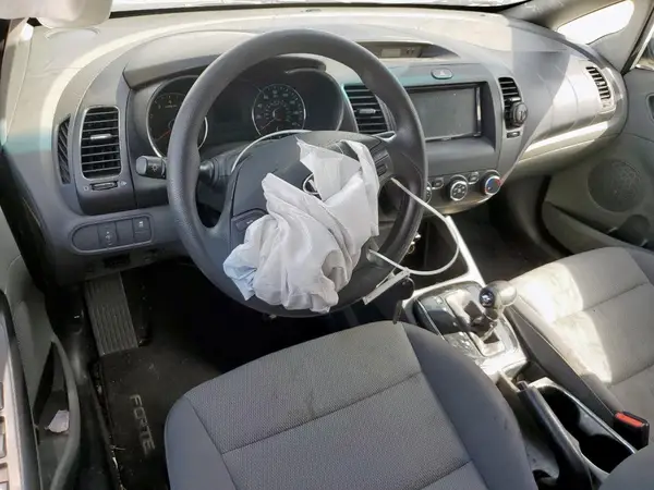3KPFK4A77HE091472 2017 KIA FORTE - Image 8