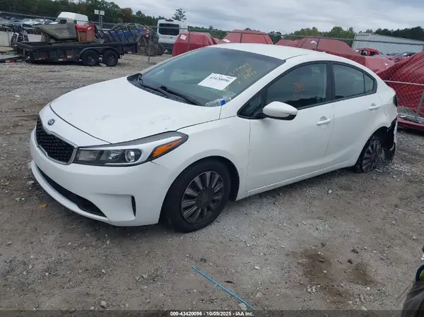 3KPFK4A77HE094002 2017 KIA FORTE - Image 2