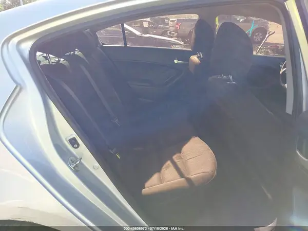 3KPFK4A77HE094470 2017 KIA FORTE - Image 8