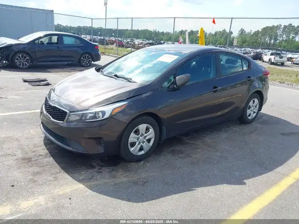 3KPFK4A77HE094677 2017 KIA FORTE - Image 2