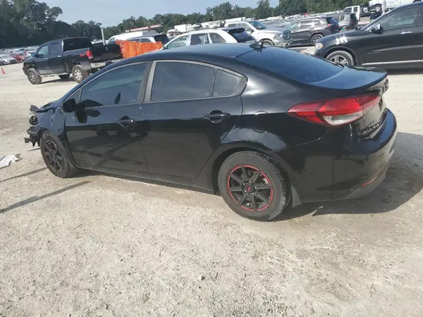 3KPFK4A77HE097403 2017 KIA FORTE - Image 2