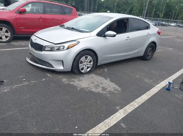 3KPFK4A77HE098003 2017 KIA FORTE - Image 2