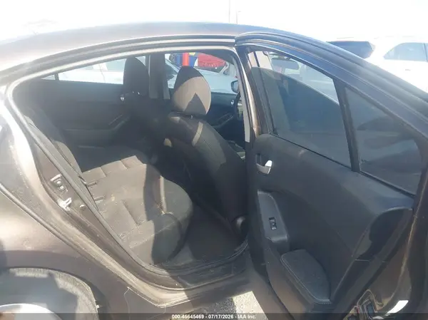 3KPFK4A77HE099216 2017 KIA FORTE - Image 8