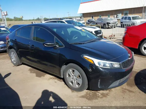 3KPFK4A77HE100929 2017 KIA FORTE - Image 1