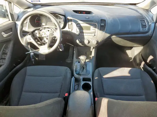 3KPFK4A77HE102504 2017 KIA FORTE - Image 8