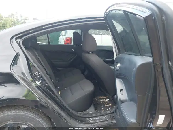 3KPFK4A77HE104706 2017 KIA FORTE - Image 8