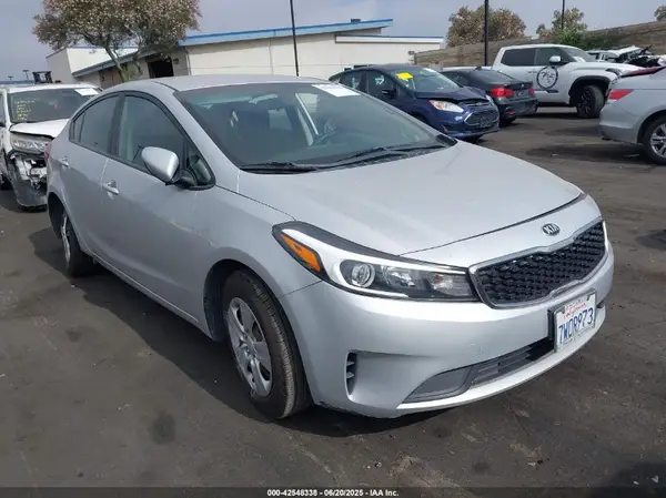 3KPFK4A77HE106312 2017 KIA FORTE - Image 1