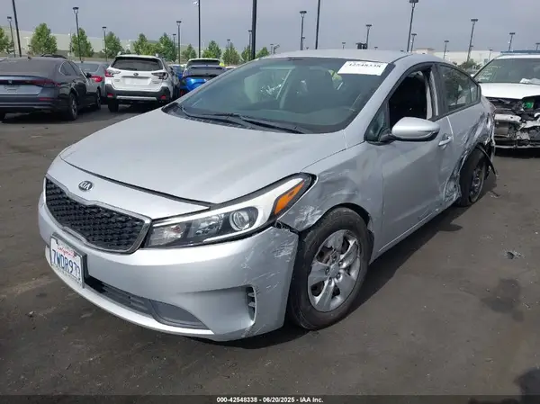 3KPFK4A77HE106312 2017 KIA FORTE - Image 2