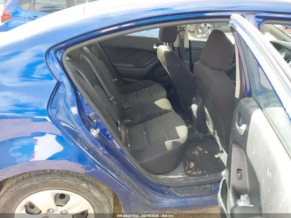 3KPFK4A77HE107704 2017 KIA FORTE - Image 8