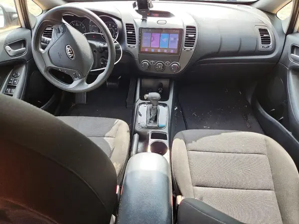 3KPFK4A77HE109310 2017 KIA FORTE - Image 8