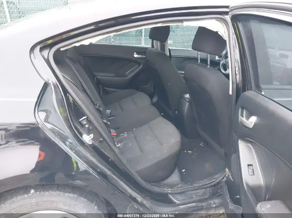 3KPFK4A77HE109467 2017 KIA FORTE - Image 8