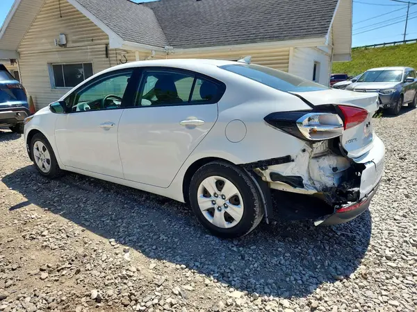 3KPFK4A77HE110120 2017 KIA FORTE - Image 2