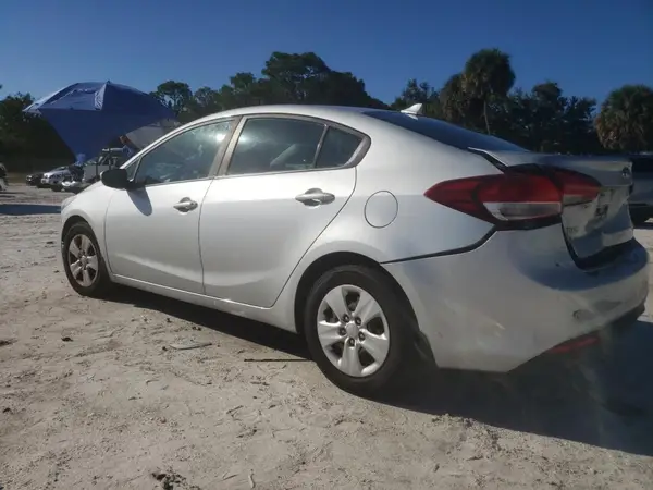3KPFK4A77HE110814 2017 KIA FORTE - Image 2