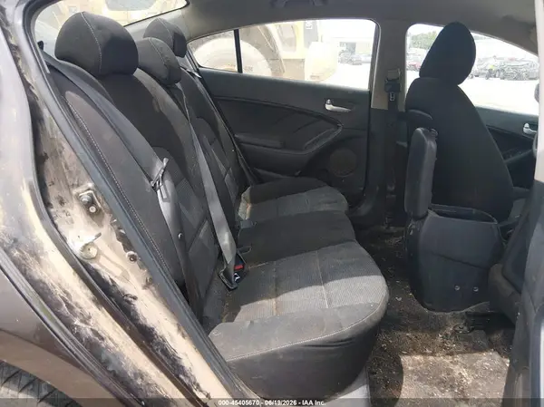 3KPFK4A77HE113339 2017 KIA FORTE - Image 8