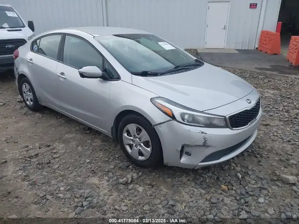 3KPFK4A77HE114104 2017 KIA FORTE - Image 1