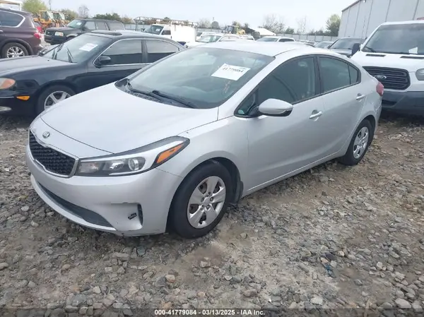 3KPFK4A77HE114104 2017 KIA FORTE - Image 2