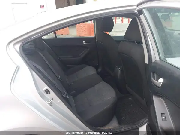 3KPFK4A77HE114104 2017 KIA FORTE - Image 8