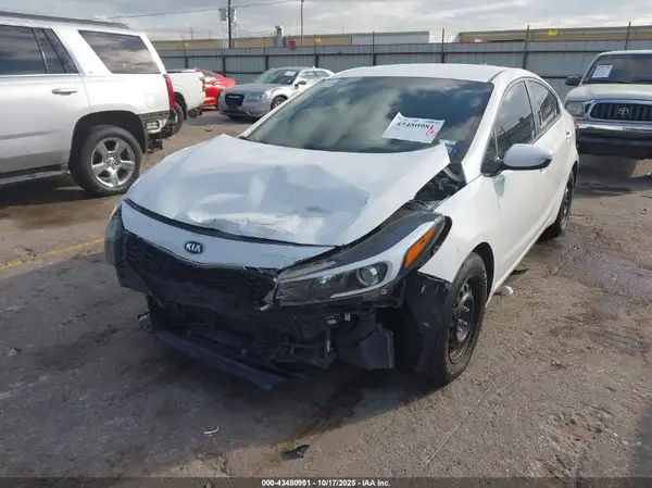 3KPFK4A77HE114913 2017 KIA FORTE - Image 2