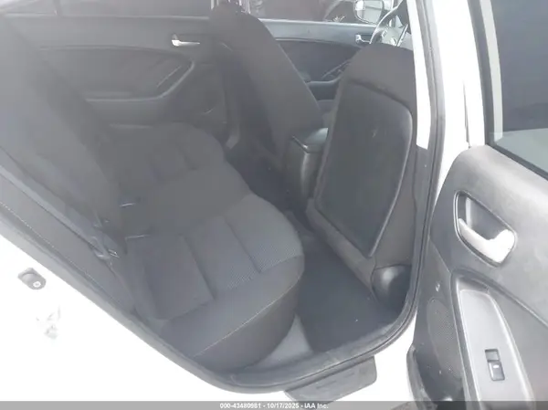 3KPFK4A77HE114913 2017 KIA FORTE - Image 8