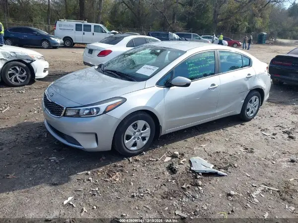 3KPFK4A77HE115933 2017 KIA FORTE - Image 2