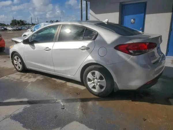 3KPFK4A77HE118430 2017 KIA FORTE - Image 2