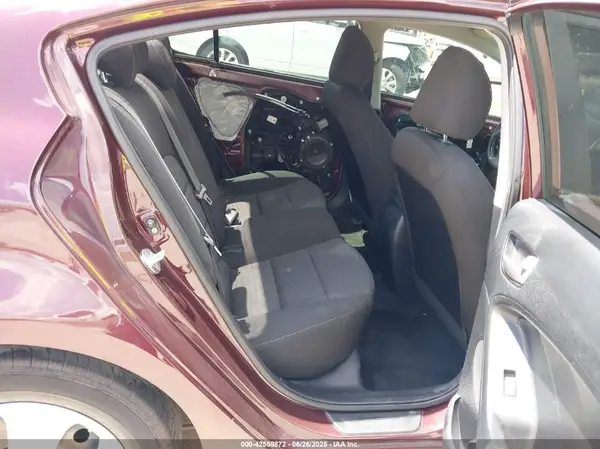 3KPFK4A77HE119867 2017 KIA FORTE - Image 8