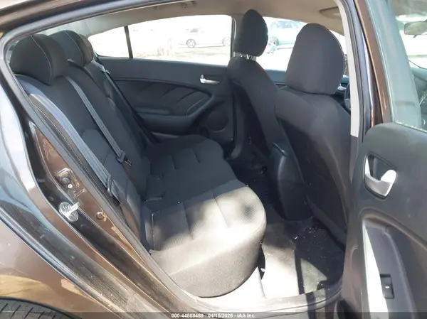 3KPFK4A77HE120985 2017 KIA FORTE - Image 8
