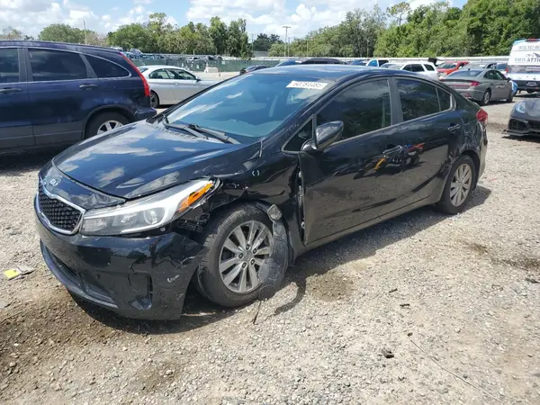 3KPFK4A77HE121215 2017 KIA FORTE - Image 1