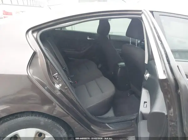3KPFK4A77HE122283 2017 KIA FORTE - Image 8