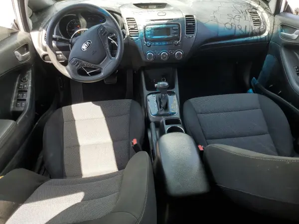 3KPFK4A77HE122798 2017 KIA FORTE - Image 8