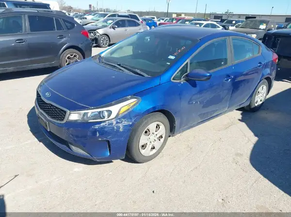 3KPFK4A77HE123370 2017 KIA FORTE - Image 2