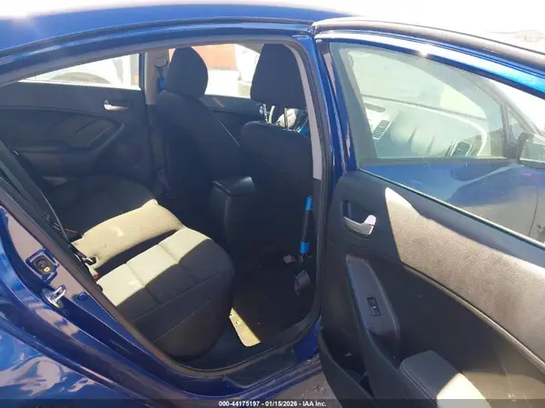 3KPFK4A77HE123370 2017 KIA FORTE - Image 8