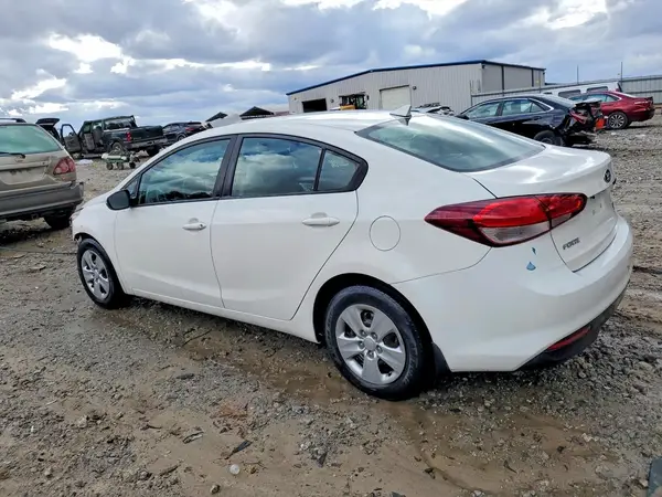 3KPFK4A77HE125071 2017 KIA FORTE - Image 2